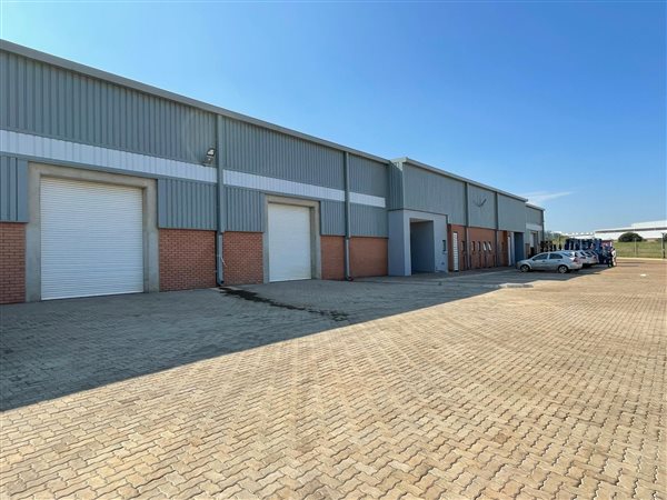 1315  m² Industrial space in Clayville