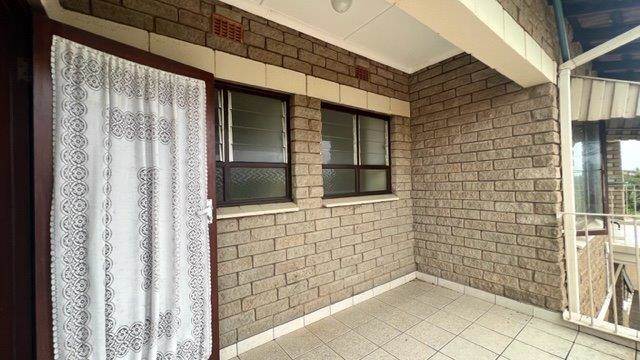 3 Bed Townhouse in Uvongo photo number 16