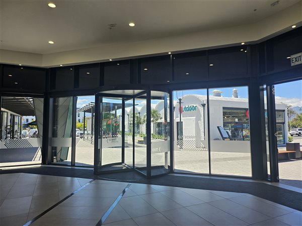 111  m² Retail Space