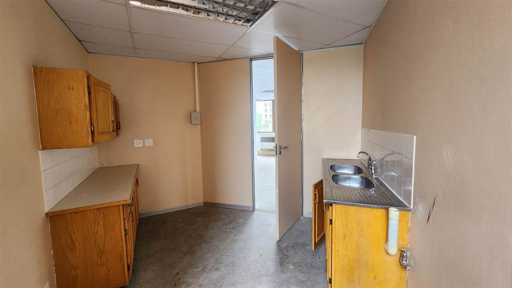 1041  m² Commercial space in Centurion CBD photo number 19