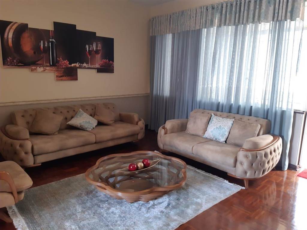2 Bed Apartment in Carletonville photo number 3