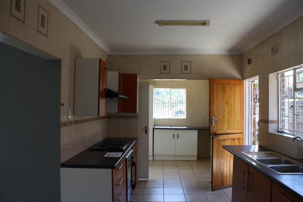 3 Bed House in Machadodorp photo number 5