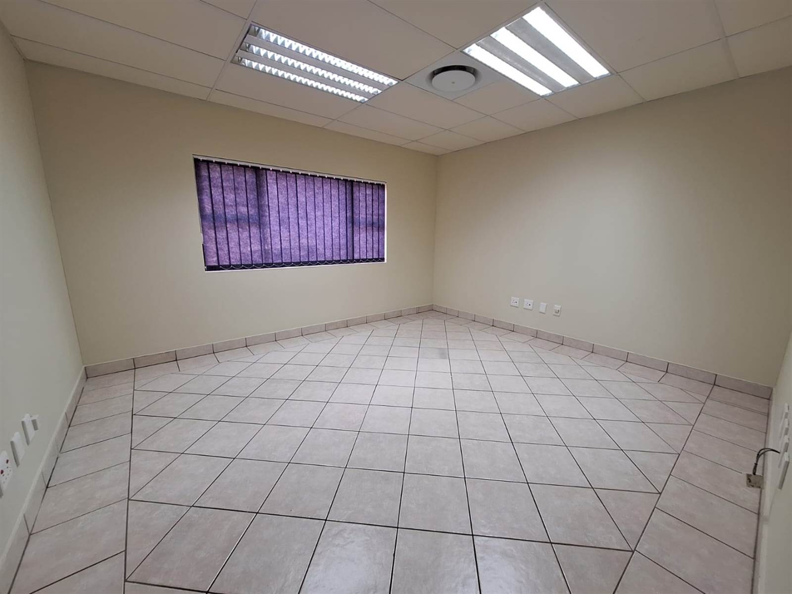 100  m² Commercial space in Garsfontein photo number 8