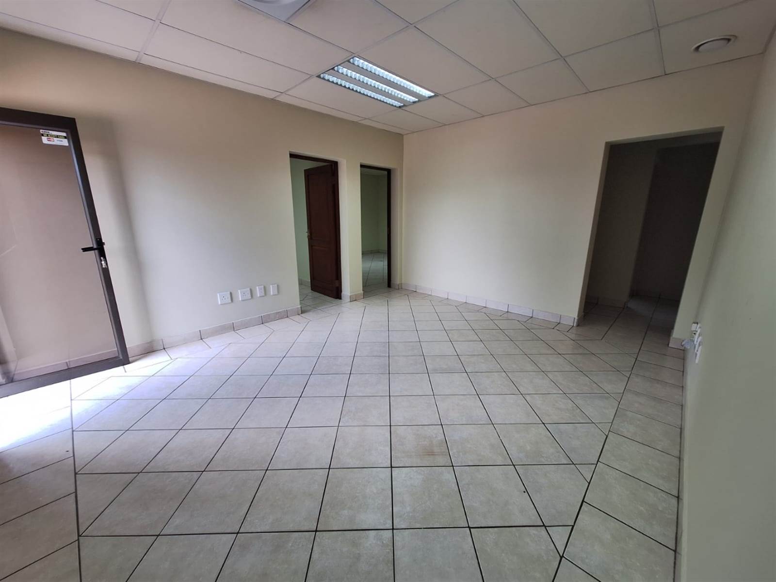 100  m² Commercial space in Garsfontein photo number 6
