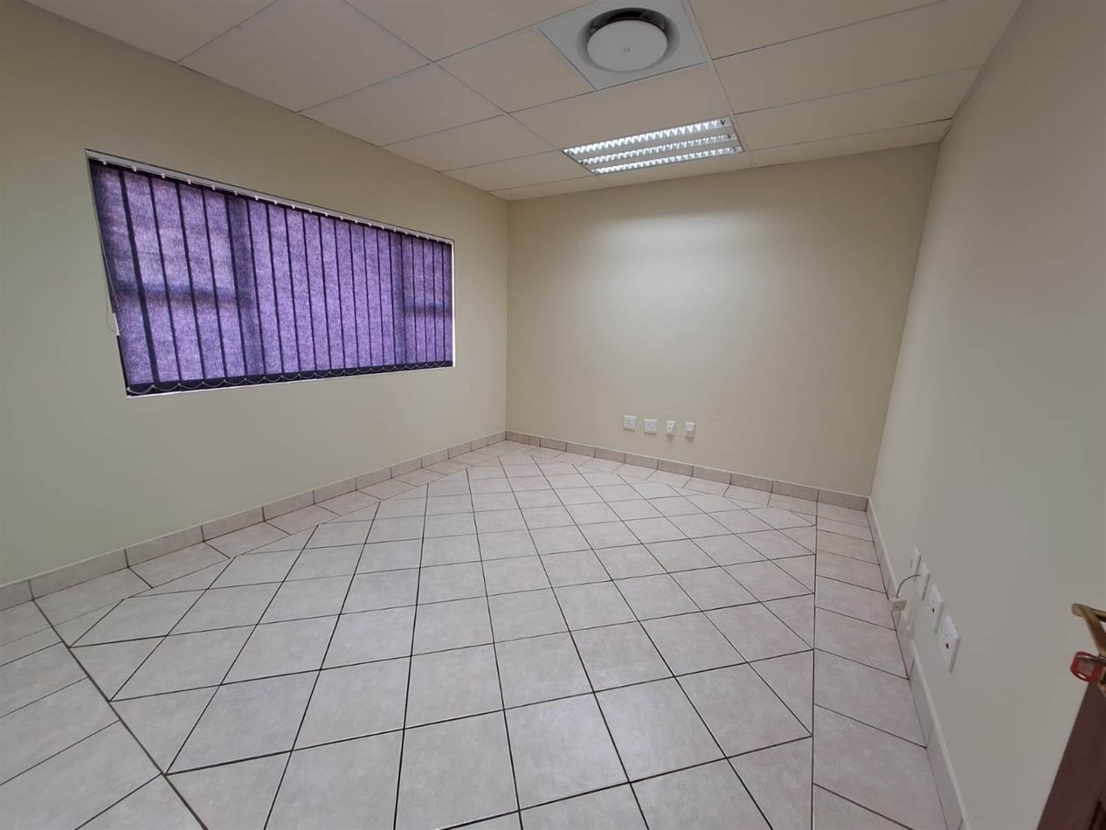 100  m² Commercial space in Garsfontein photo number 7