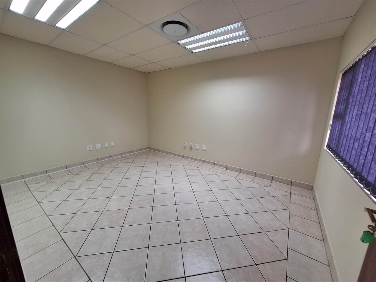 100  m² Commercial space in Garsfontein photo number 4