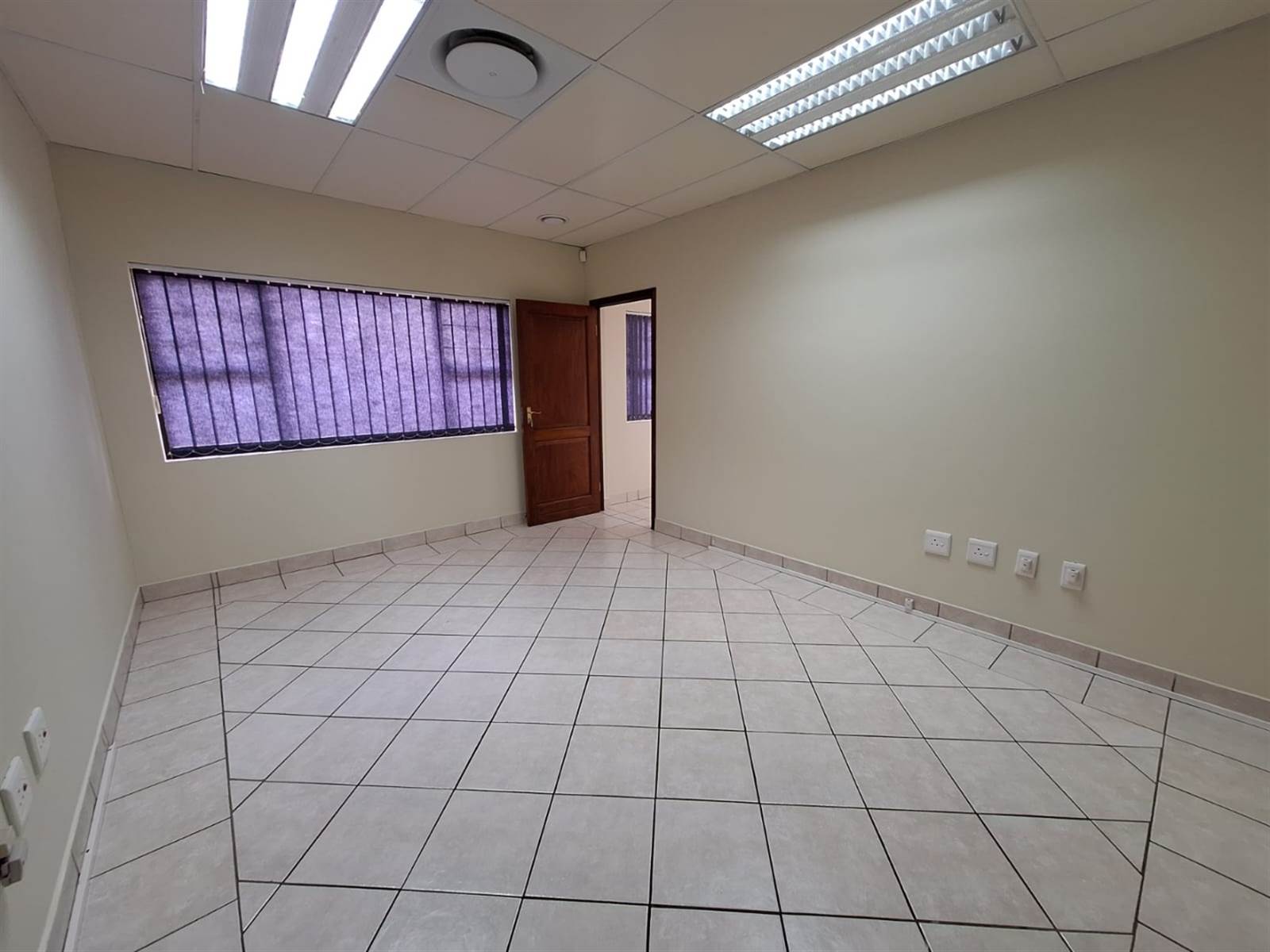 100  m² Commercial space in Garsfontein photo number 5