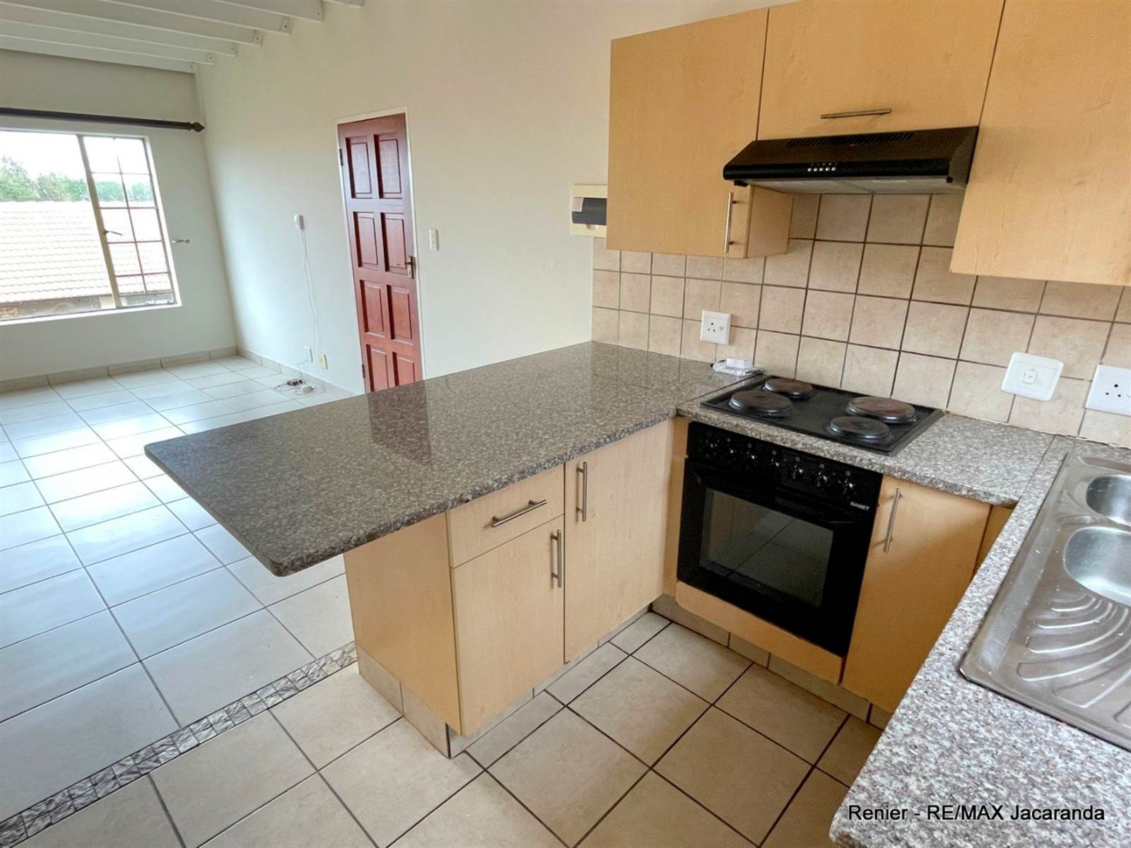 2 Bed Apartment in Hazeldean (Silverlakes Surroundings) photo number 10