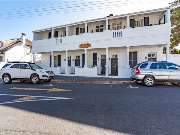 1.5 Bed Apartment in Wynberg Upper