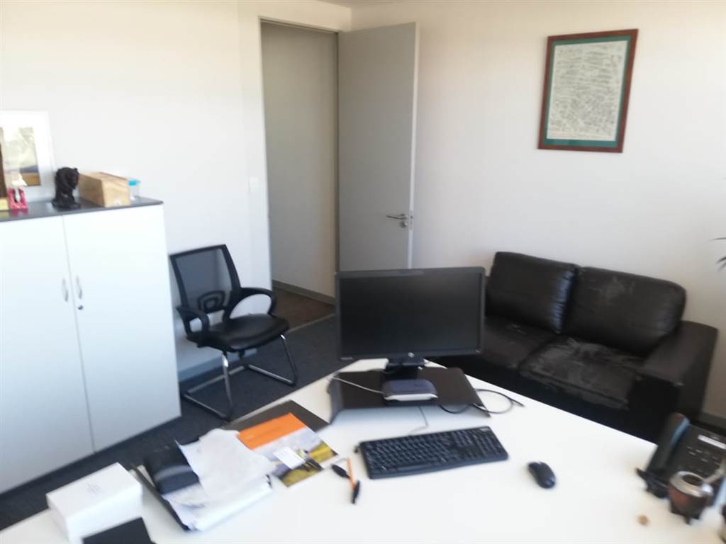 402  m² Office Space in Century City photo number 8