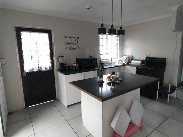 4 Bedroom House 4 Bedroom House