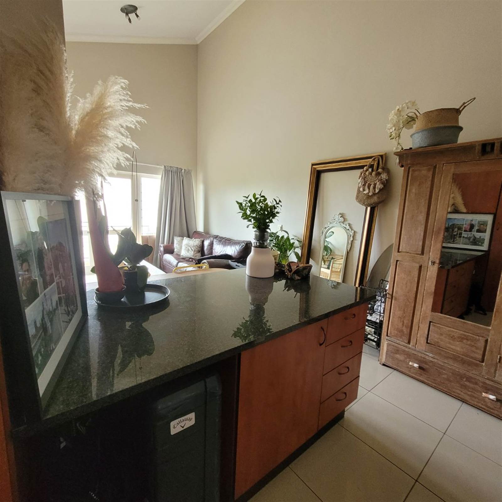 1 Bed Apartment in Parktown North photo number 8