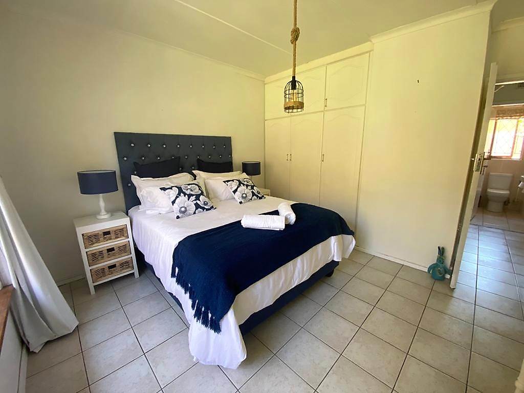 2 Bed Townhouse in Scottburgh South photo number 15