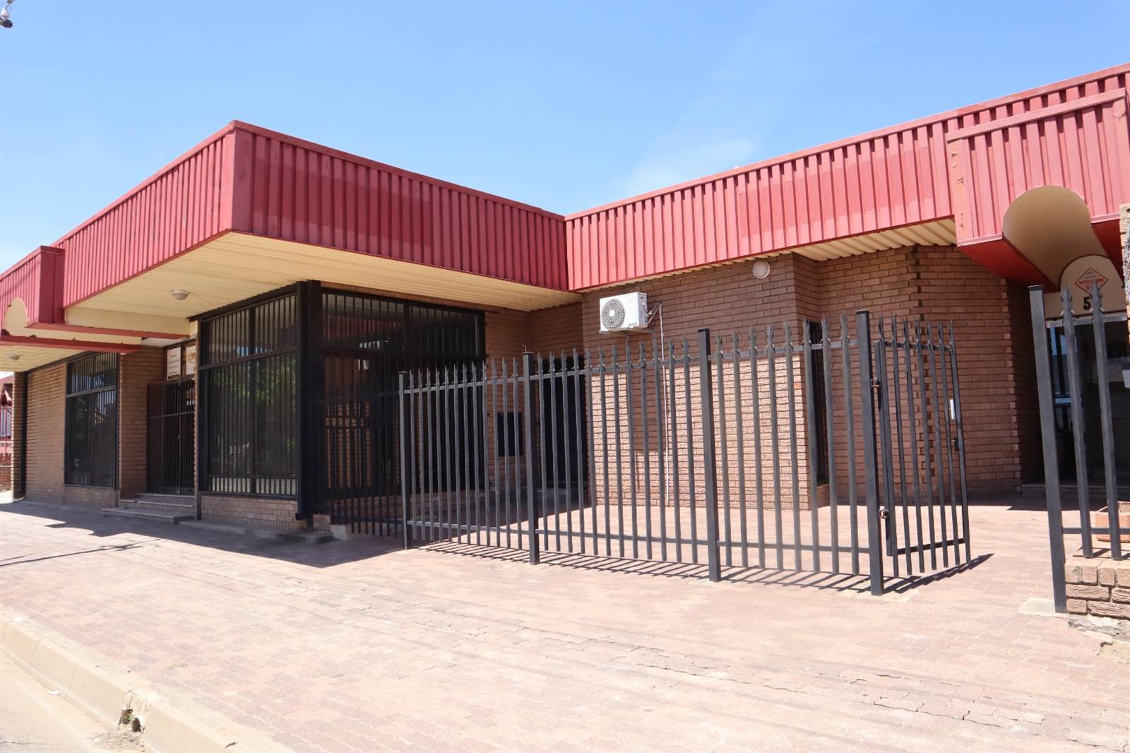 Commercial space in Harrismith photo number 1