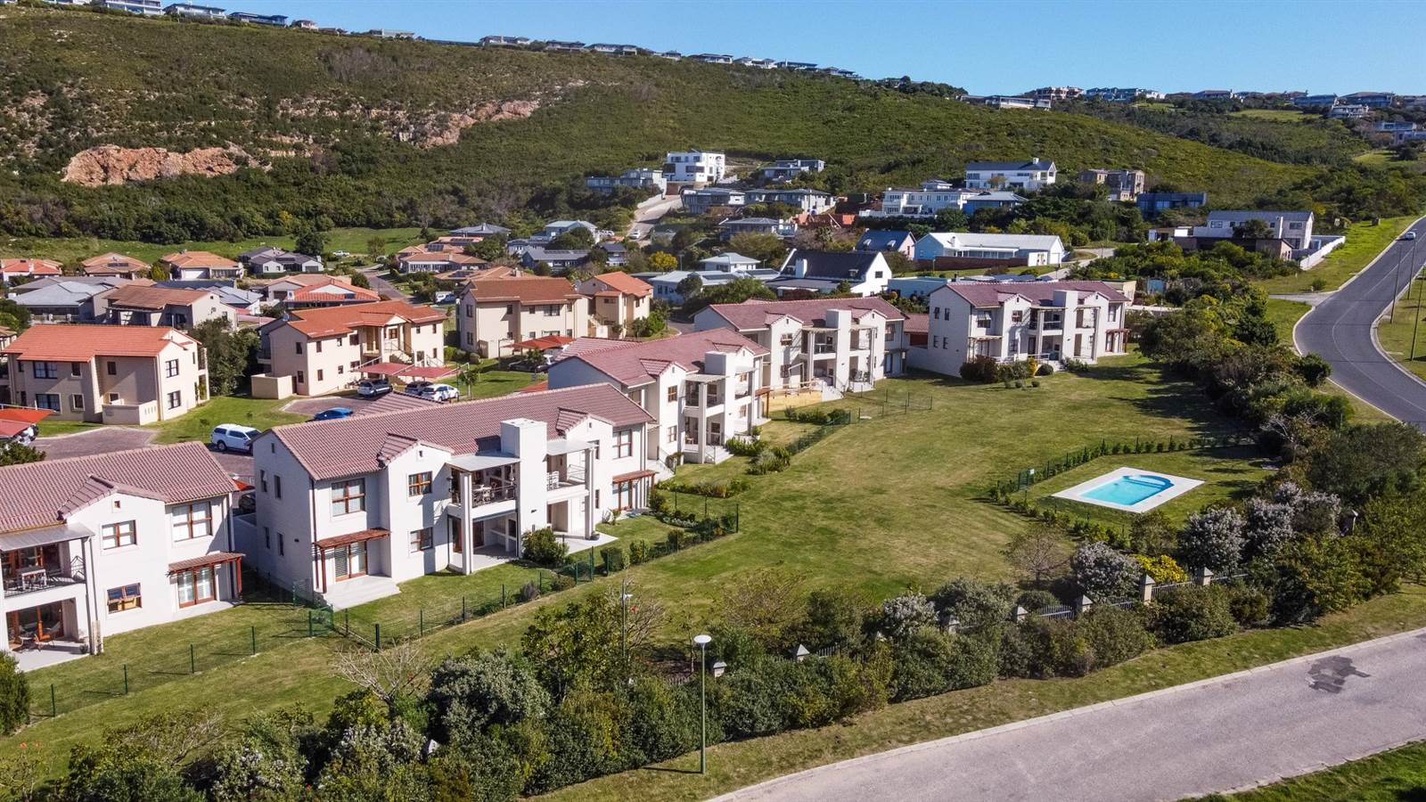 2 Bed Apartment in Plettenberg Bay photo number 2