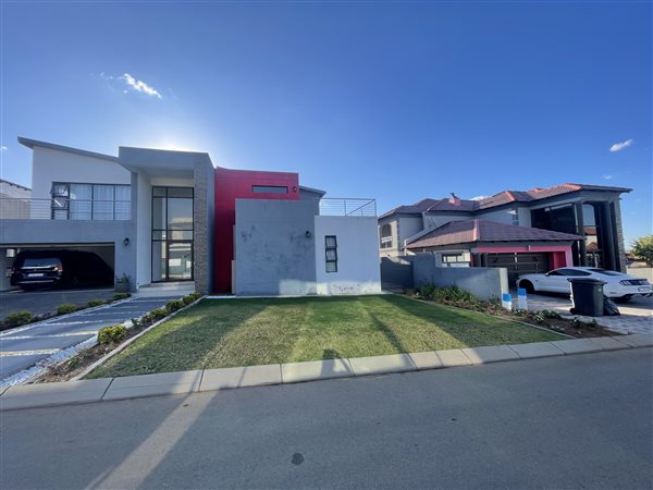 4 Bedroom House 4 Bedroom House
