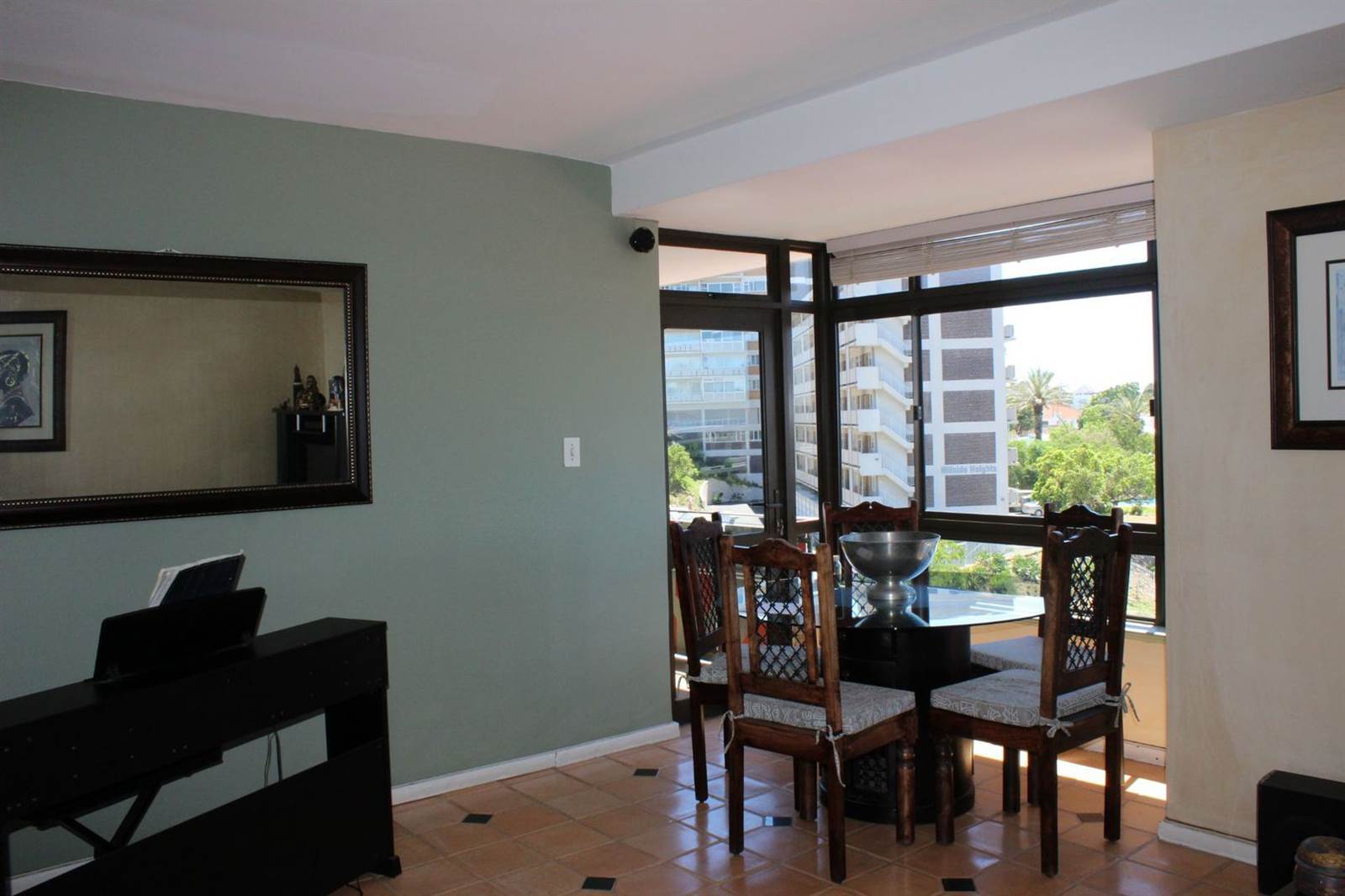 2 Bed Apartment in Green Point photo number 5