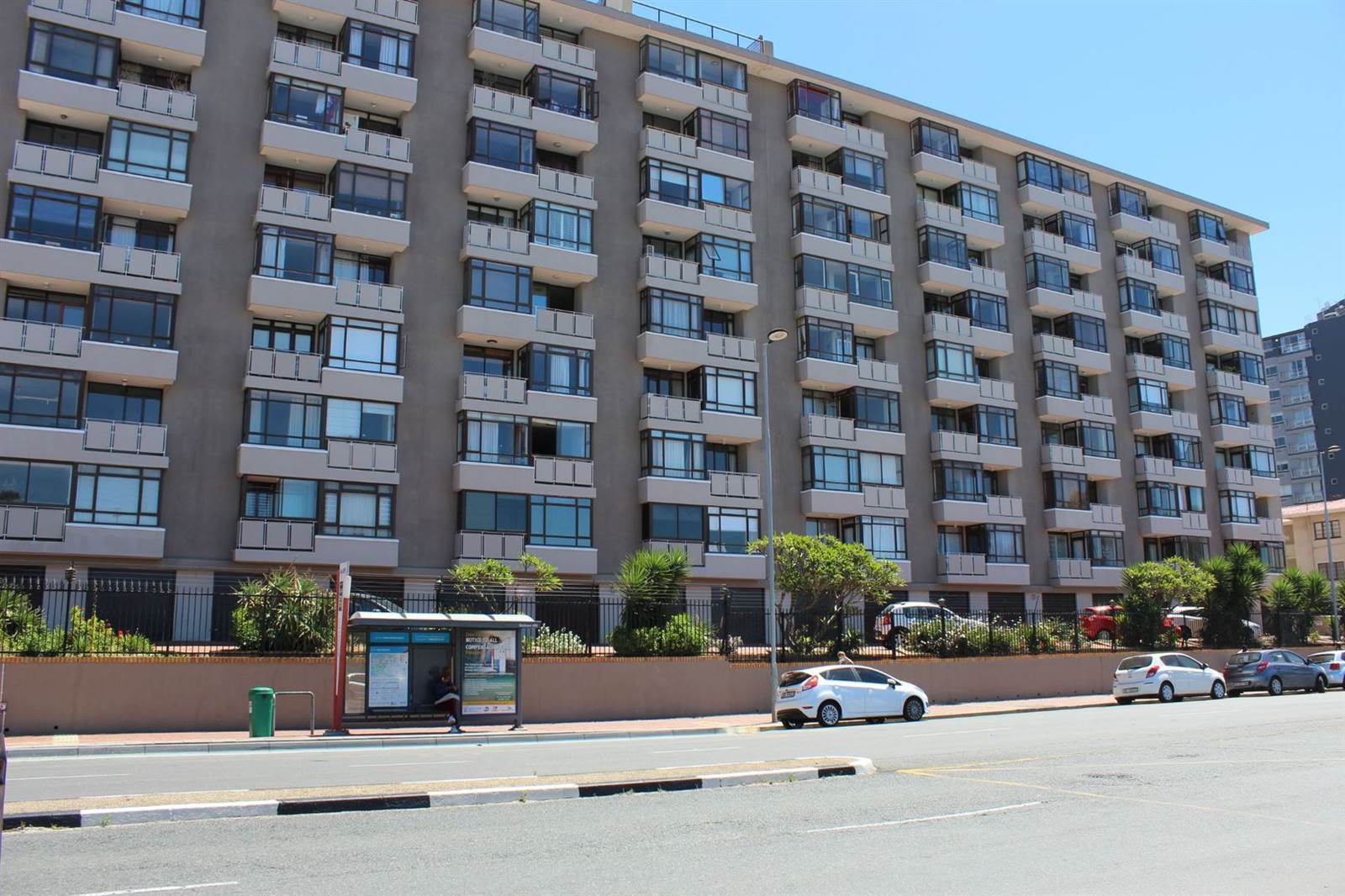 2 Bed Apartment in Green Point photo number 1