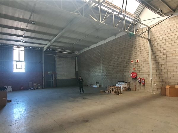 380  m² Industrial space