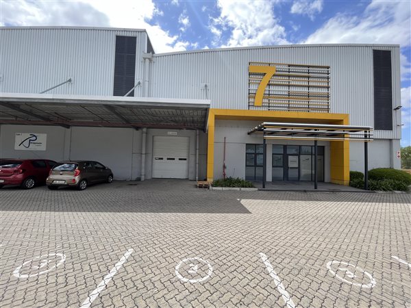 1055  m² Industrial space in Airport Industria
