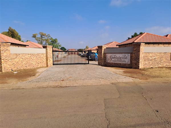 3 Bedroom Townhouse 3 Bedroom Townhouse
