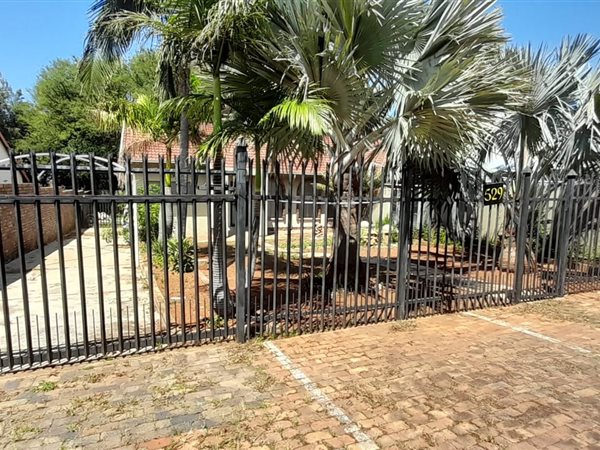 90  m² Commercial space in Garsfontein