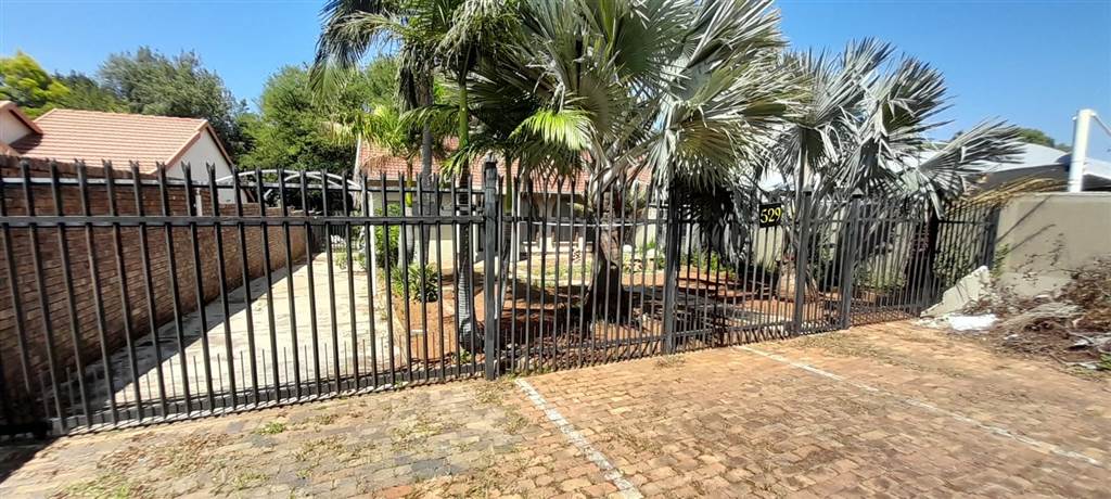 90  m² Commercial space in Garsfontein photo number 1