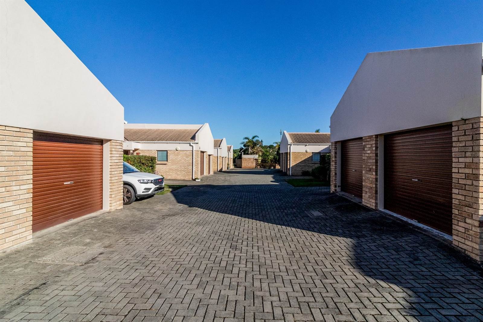 3 Bed Townhouse in Nahoon photo number 5