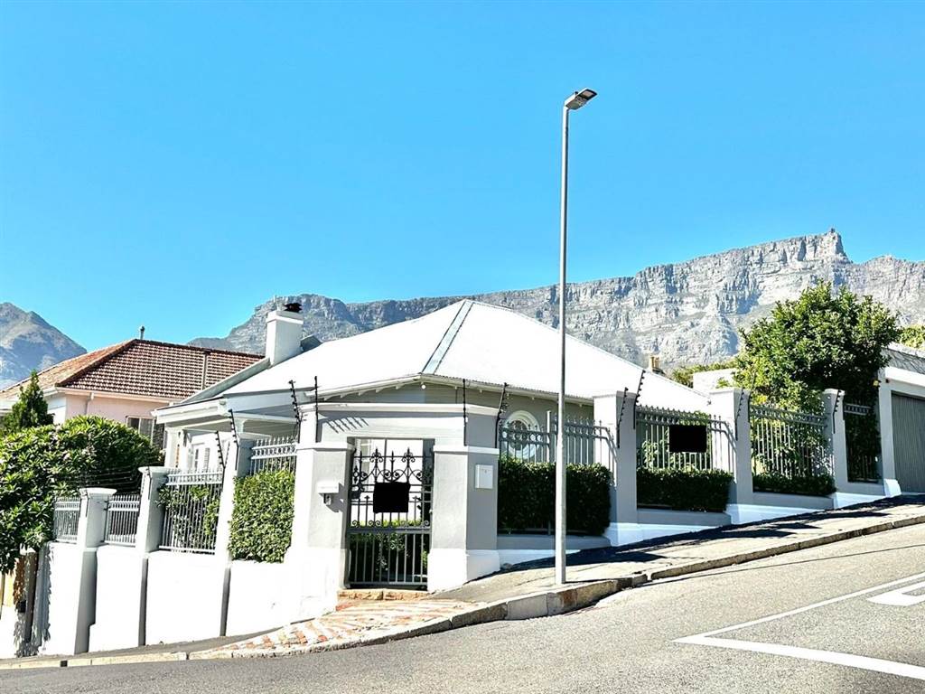 2 Bed House in Tamboerskloof photo number 3