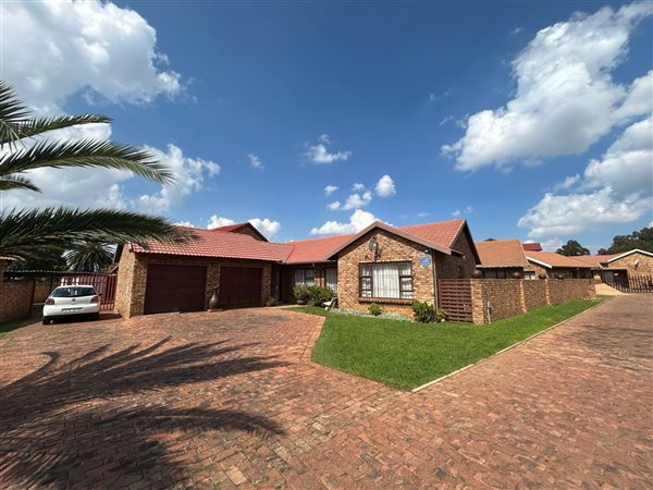 3 Bedroom Townhouse 3 Bedroom Townhouse