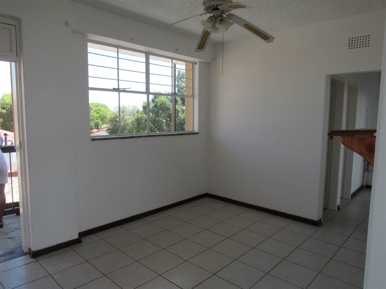 2 Bed Apartment in Kempton Park Central photo number 8