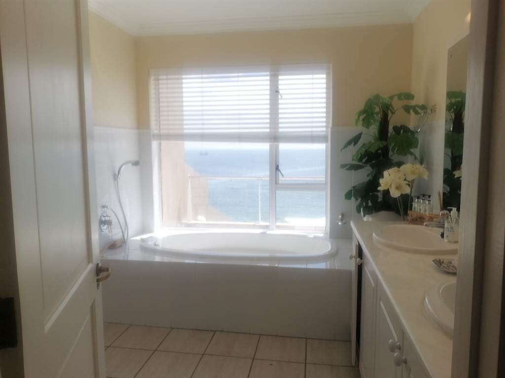 4 Bed Apartment in St Francis Bay photo number 18