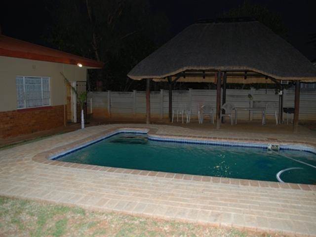 3 Bed House in Oudorp photo number 4