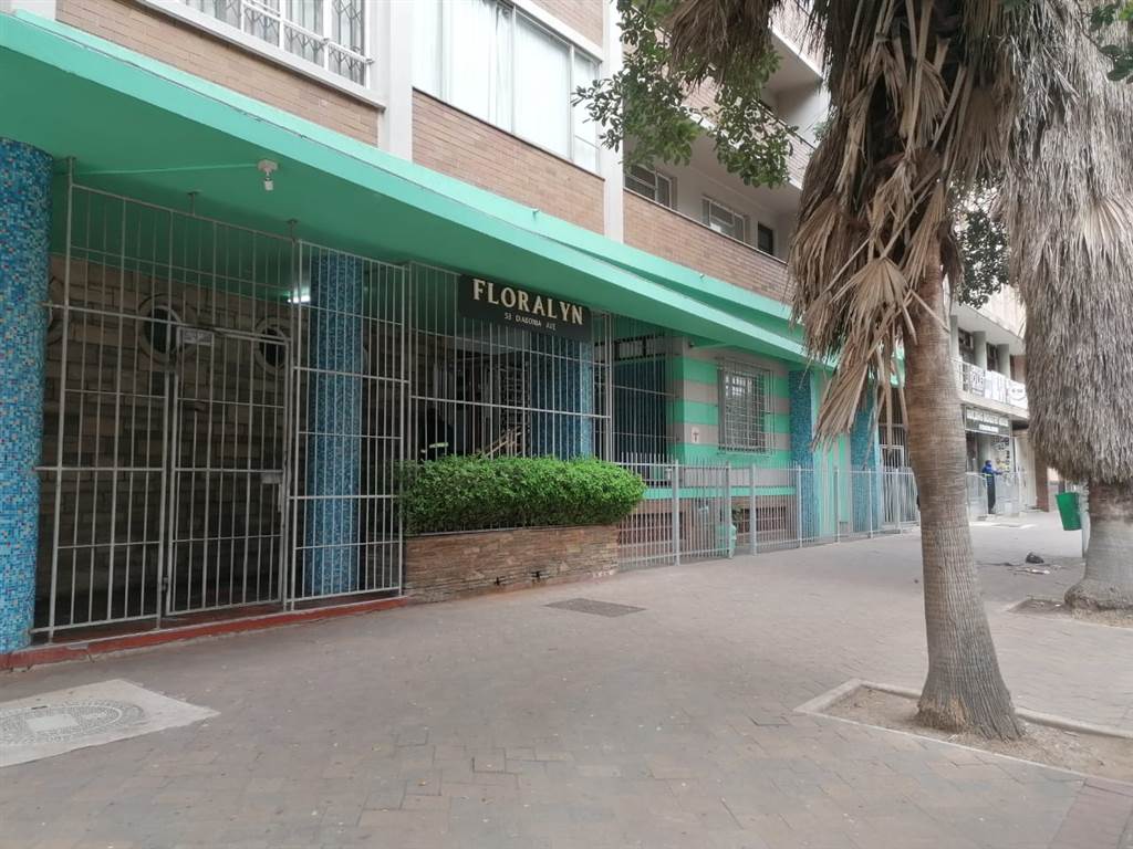 1 Bed Flat in Durban CBD photo number 1