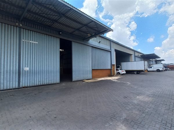 950  m² Industrial space in Pomona