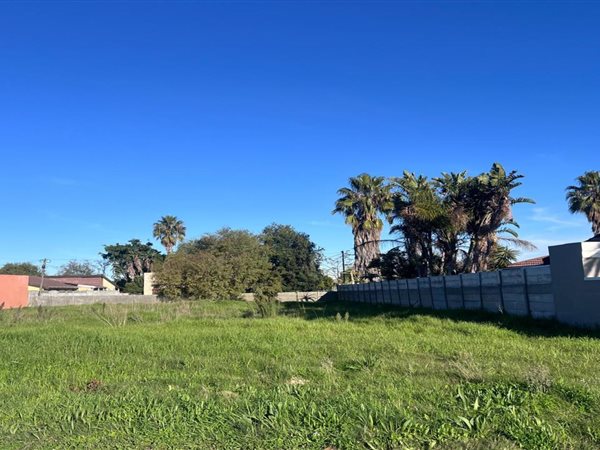 922 m² Land