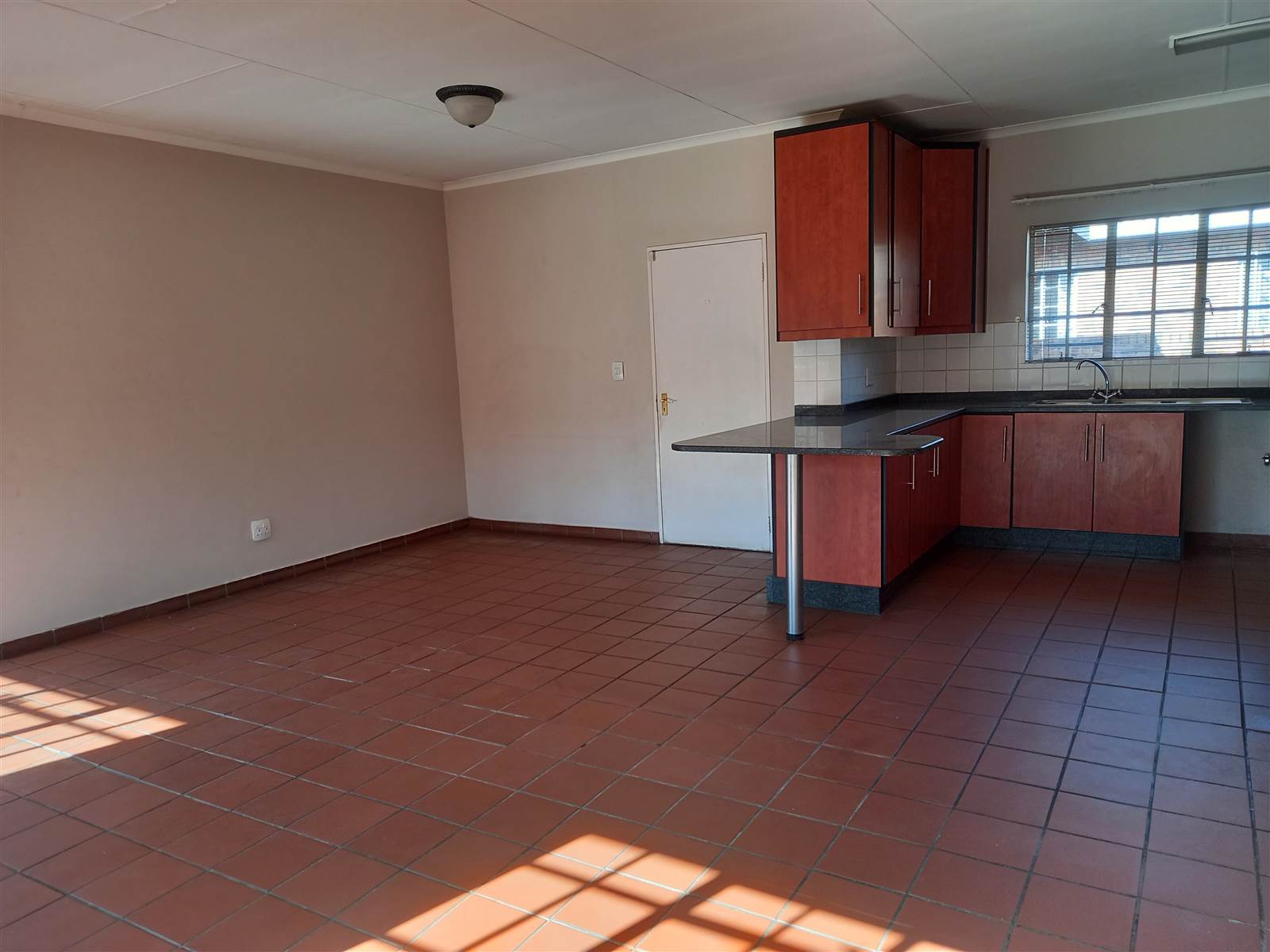 3 Bed Townhouse in Middelburg South photo number 4