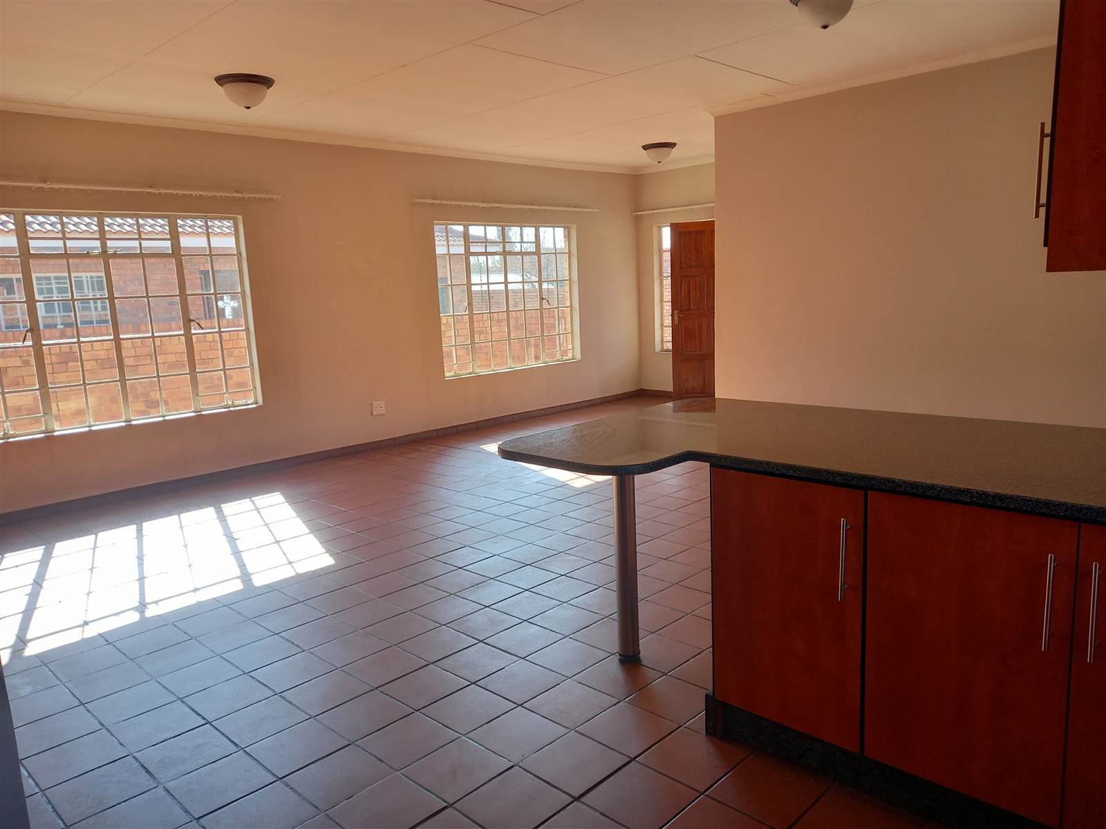 3 Bed Townhouse in Middelburg South photo number 2
