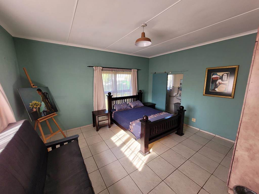 6 Bed House in Jeffreys Bay photo number 15