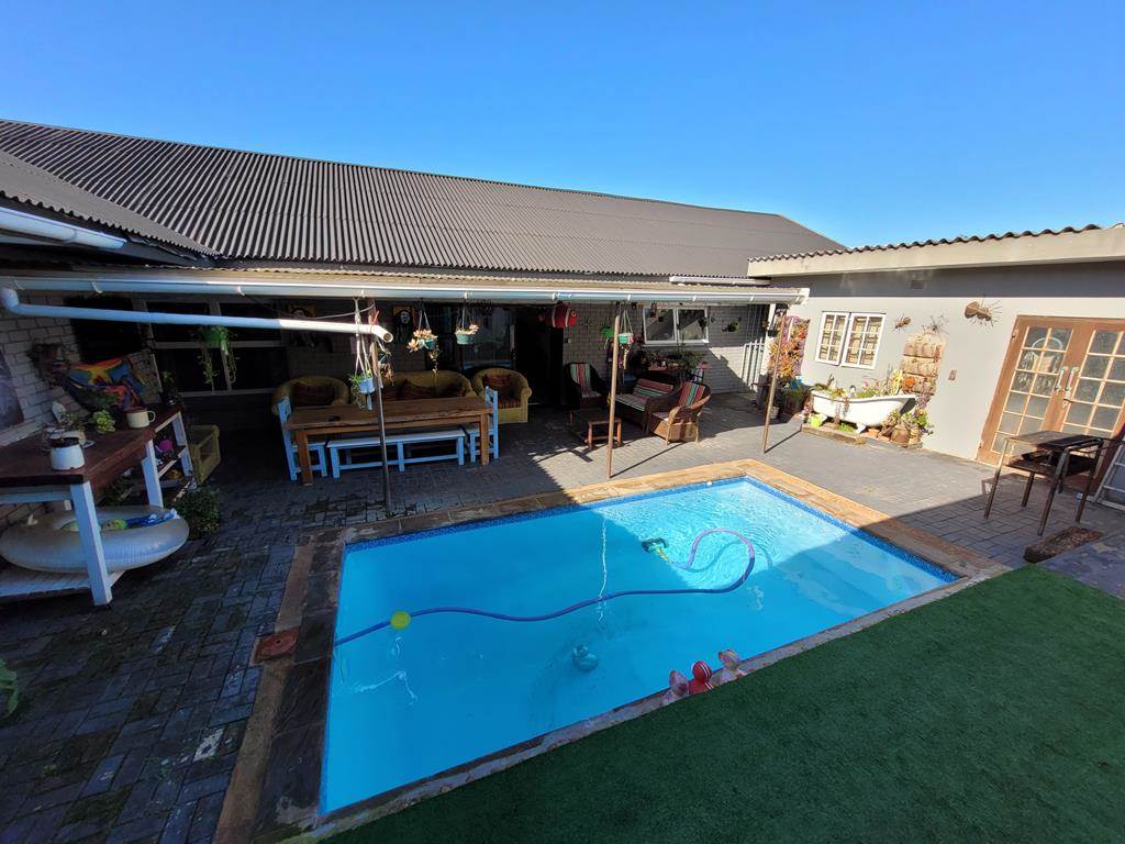 6 Bed House in Jeffreys Bay photo number 25