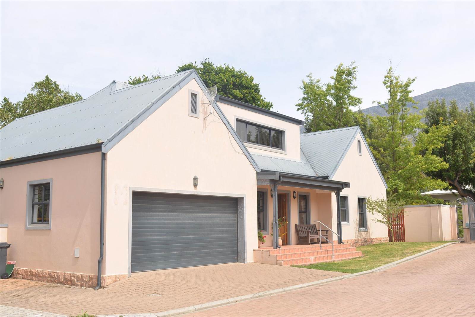 3 Bed House in Villiersdorp photo number 2