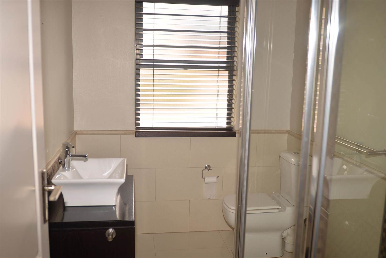 3 Bed House in Villiersdorp photo number 16