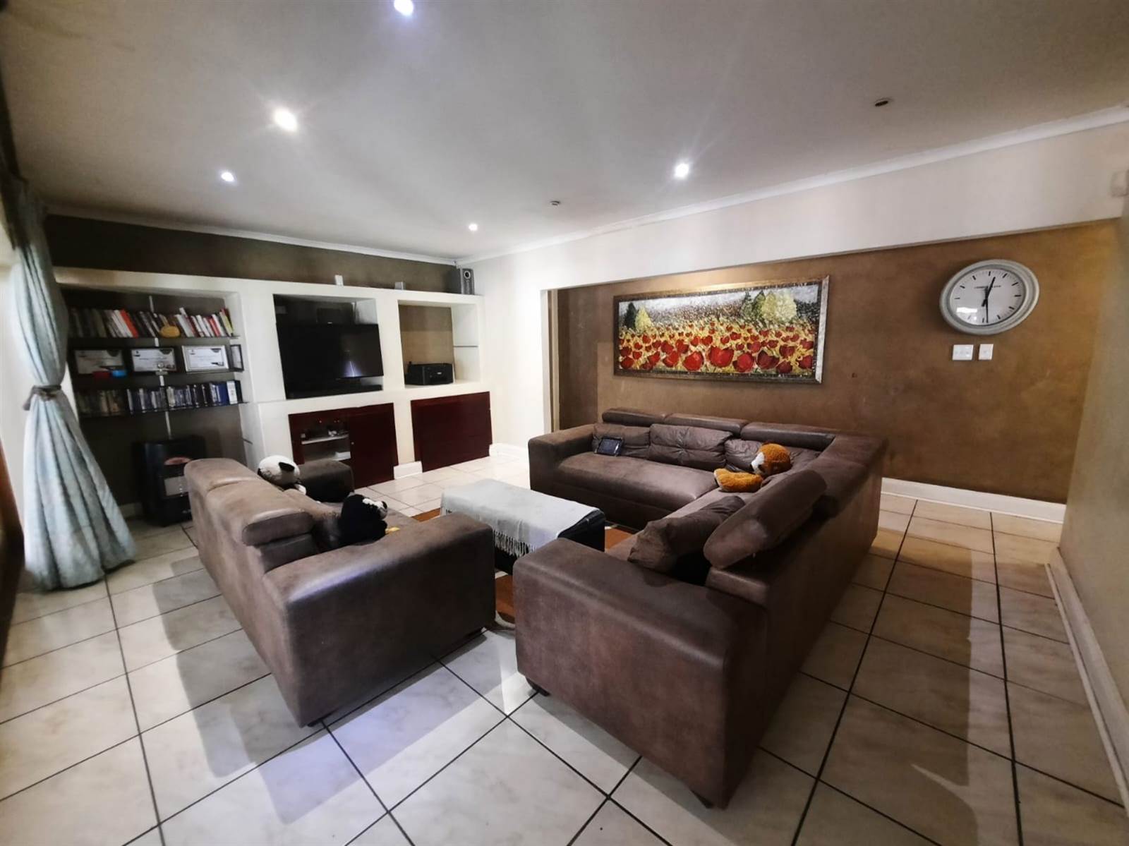 4 Bed House in Witbank Central photo number 7