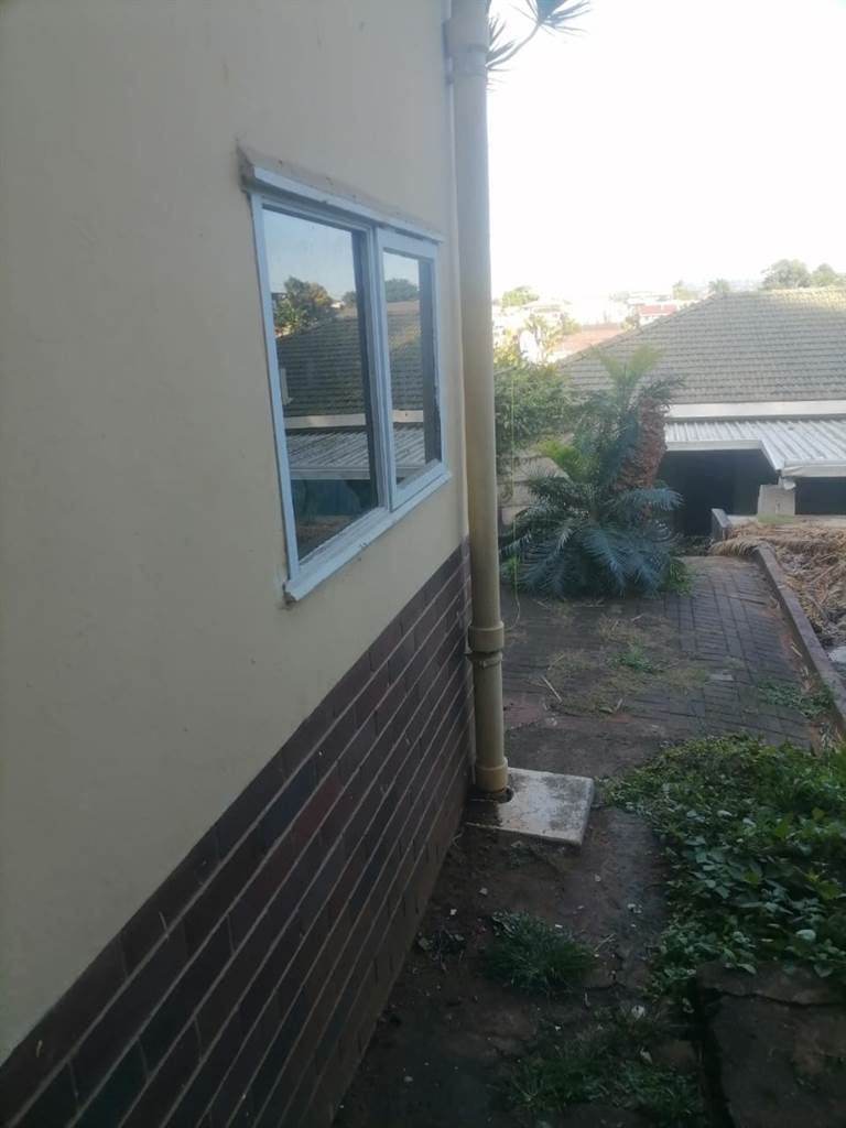 3 Bed House in Carrington Heights photo number 21