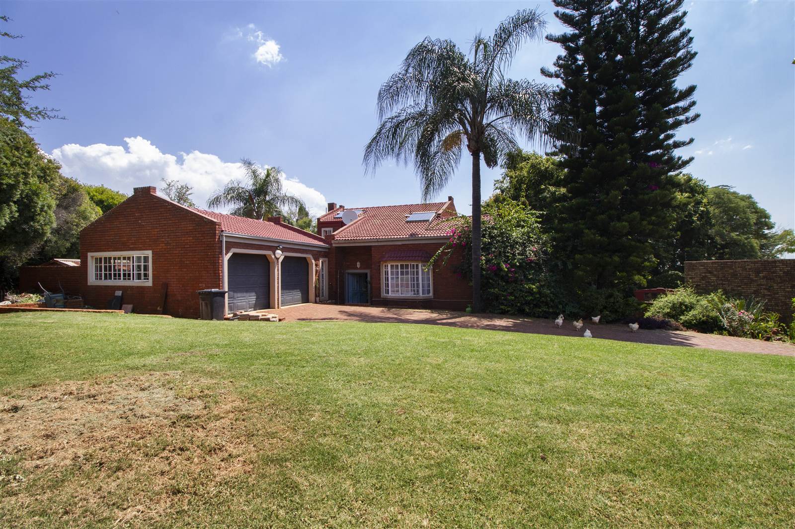 4 Bed House in Garsfontein photo number 3