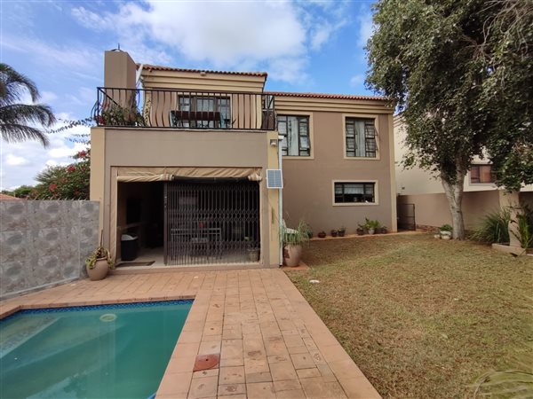 3 Bedroom Townhouse 3 Bedroom Townhouse
