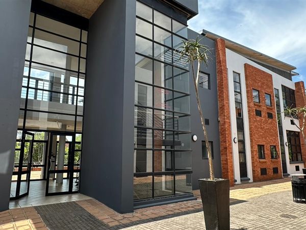 153  m² Commercial space in Highveld