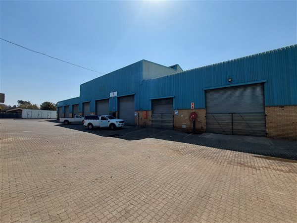 952  m² Industrial space