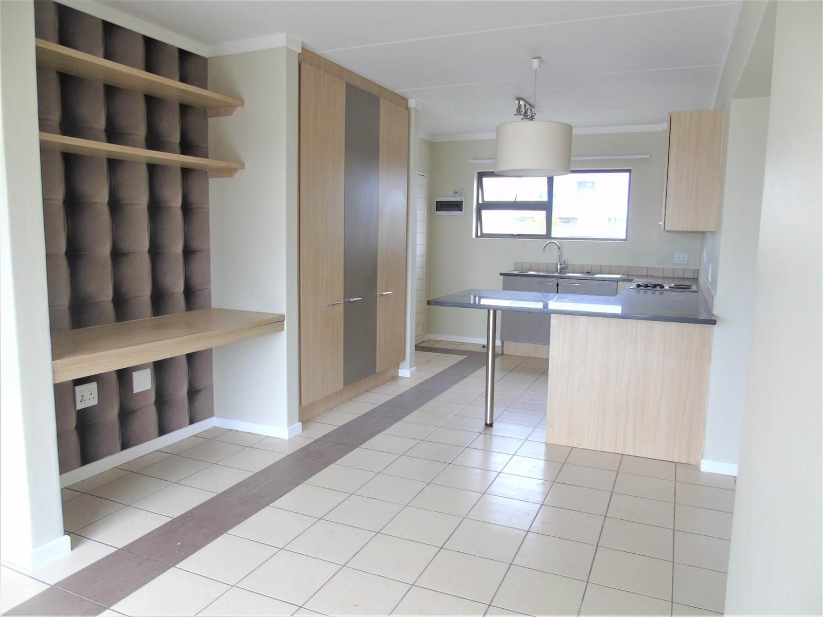 2 Bed Apartment in Fourways photo number 7