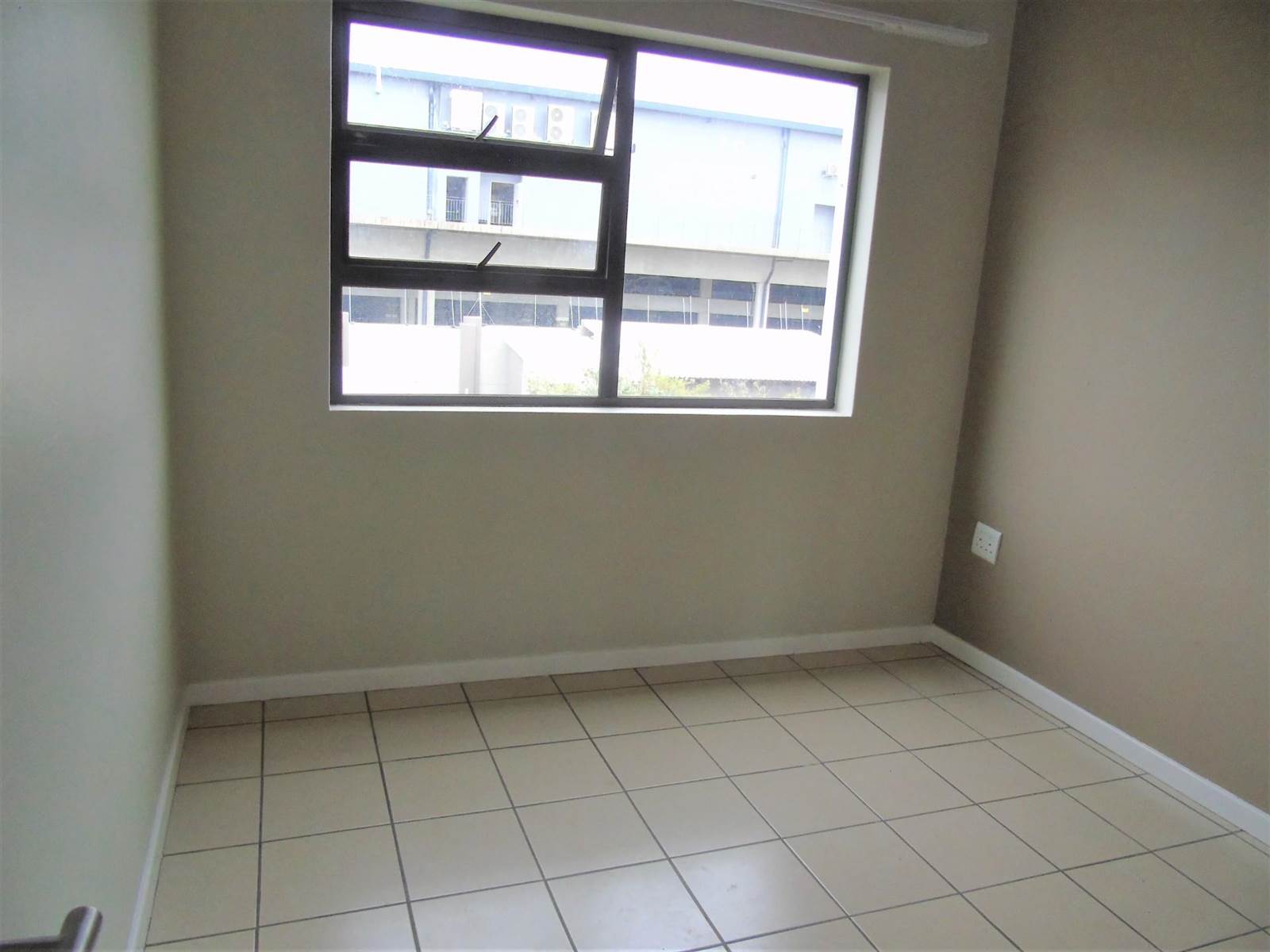 2 Bed Apartment in Fourways photo number 11